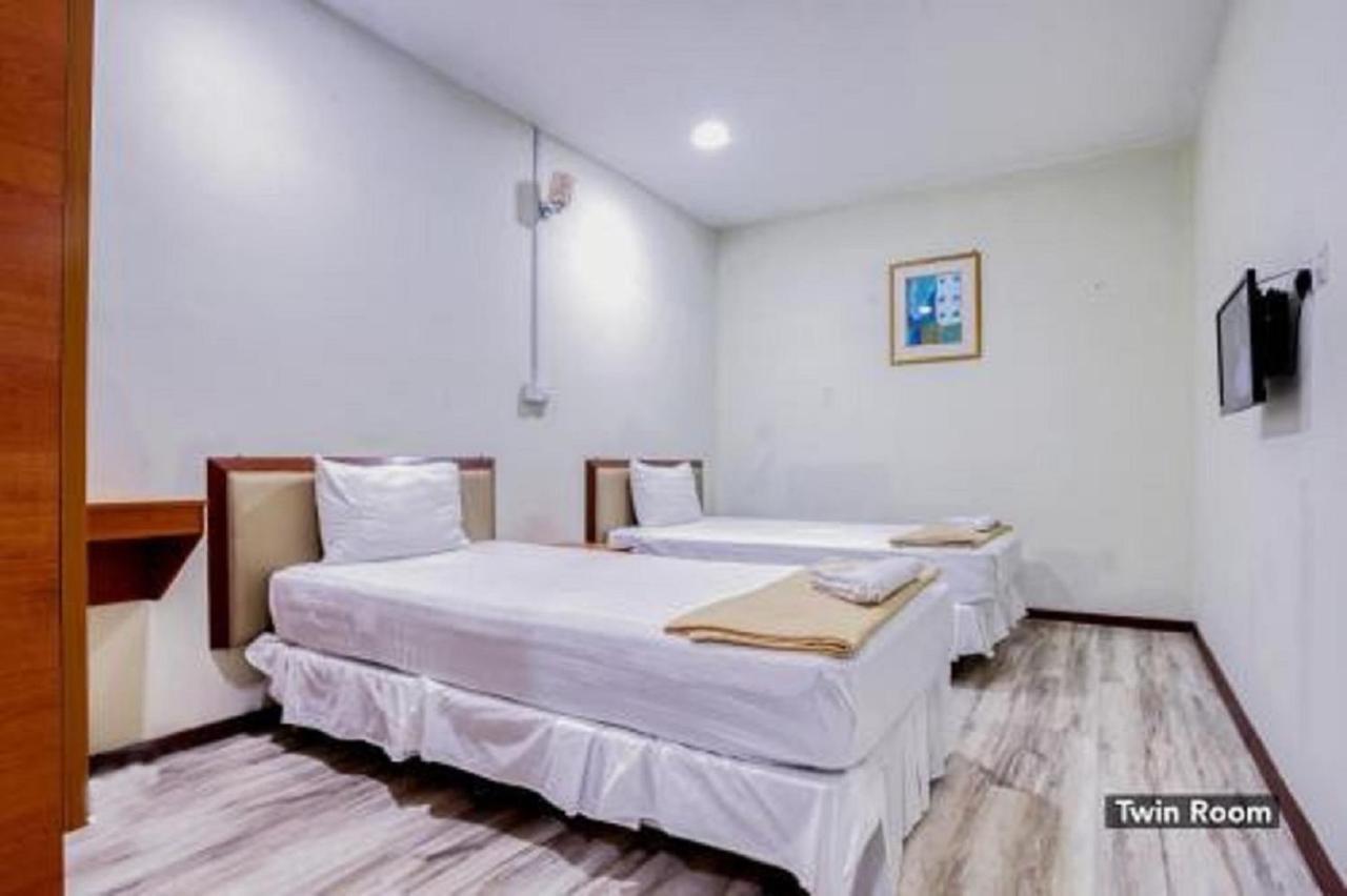 Hotel Sri Malim Танджунг Малим Екстериор снимка