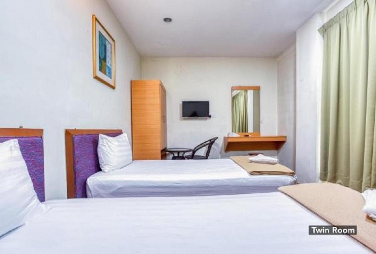 Hotel Sri Malim Танджунг Малим Екстериор снимка