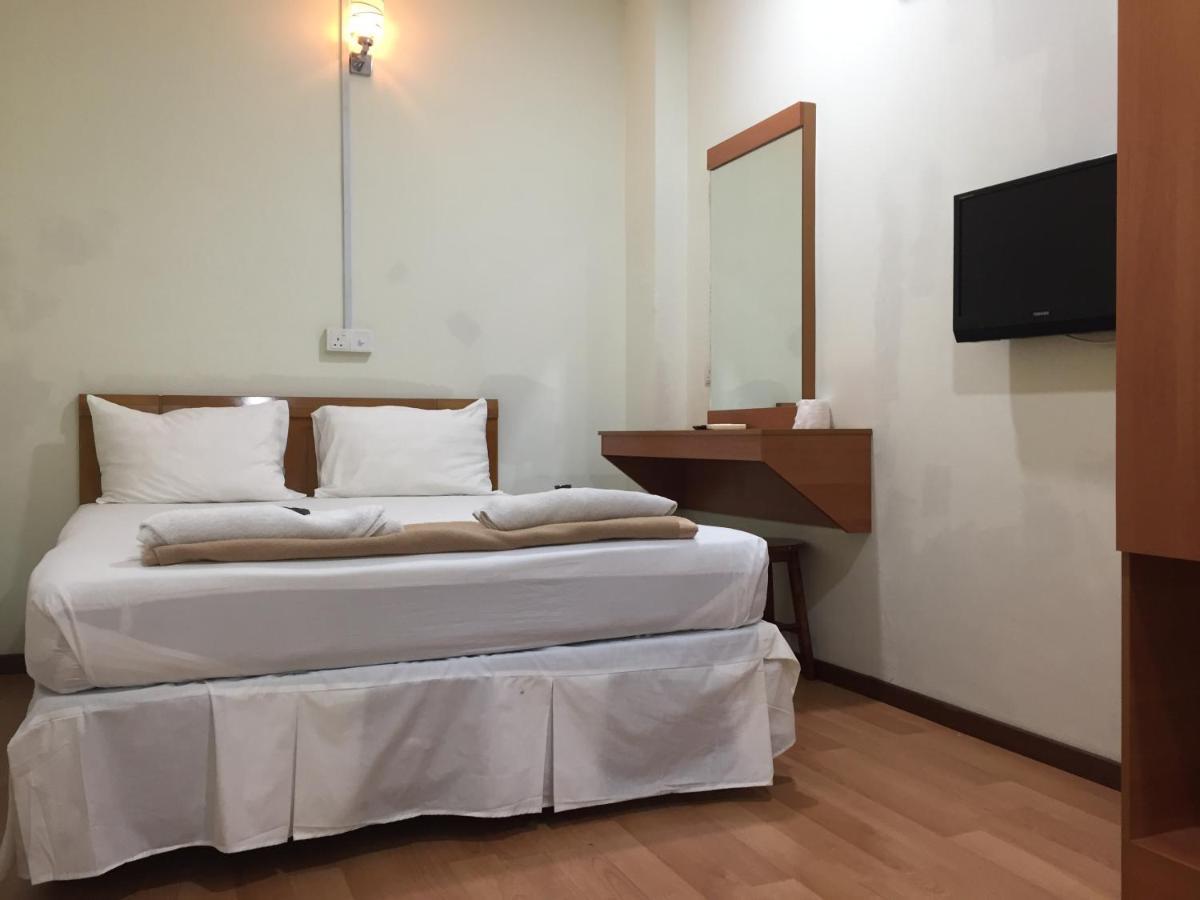 Hotel Sri Malim Танджунг Малим Екстериор снимка
