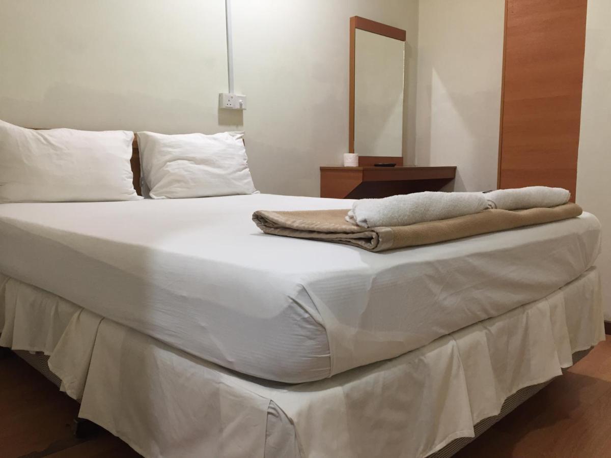 Hotel Sri Malim Танджунг Малим Екстериор снимка